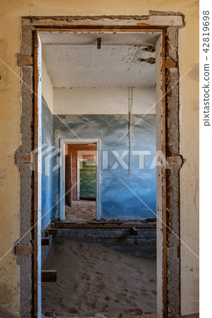 Sand has invaded and taken over these rooms in Kol Sand has invaded and taken over these rooms in Kol 42819698
