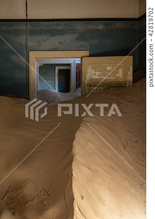 Sand has invaded and taken over these rooms in Kol Sand has invaded and taken over these rooms in Kol 42819702