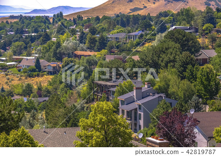 Homes in the hills and trees 42819787