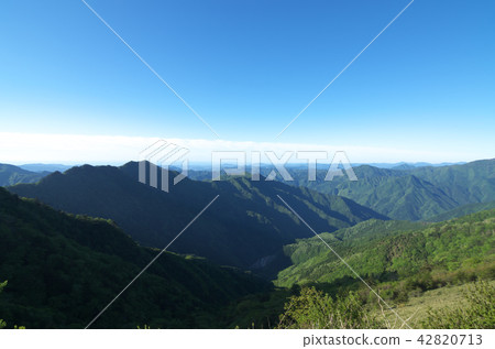 四國山區的山脈 - 從Binagamori的森林公路 -  42820713