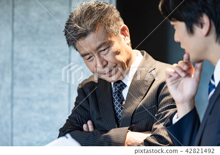 商人,思考,商務談判,諮詢 商人,思考,商務談判,諮詢 42821492