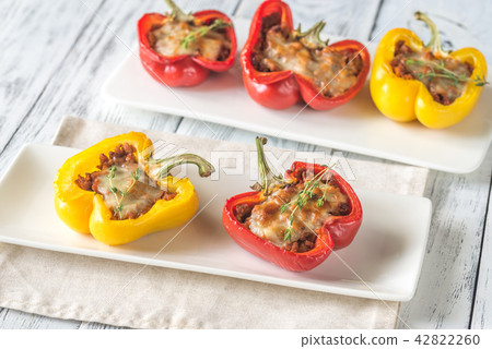 Stuffed peppers with meat and mozzarella 42822260