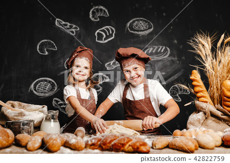 Adorable girl with brother cooking Adorable girl with brother cooking 42822759