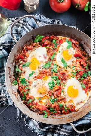 Shakshuka in a frying pan 42823523