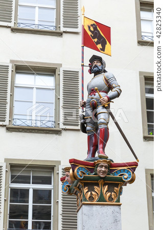 Vennerbrunnen fountain statue, Bern Vennerbrunnen fountain statue, Bern 42825340