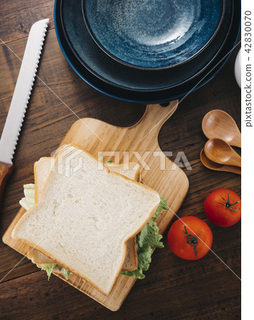 Sandwich before cutting 42830070