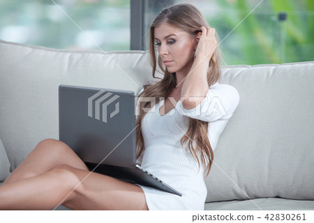 girl with comp 42830261