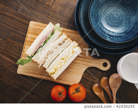 Cut sandwich 42830293