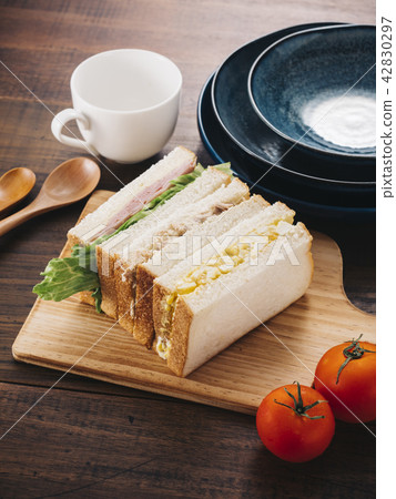 Cut sandwich 42830297