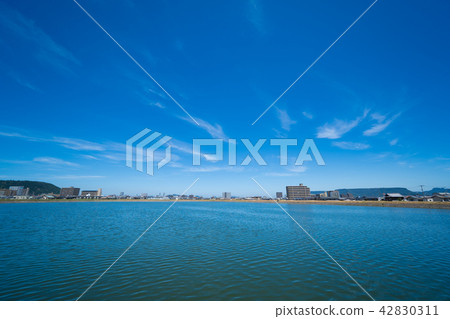 市池塘和夏天的天空香川縣高松市 42830311