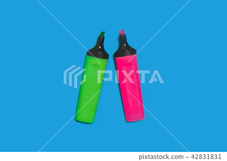 green and pink markers 42831831