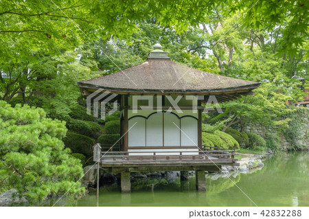 Wakayama Castle Red leaves garden garden fish fish pavilion 42832288
