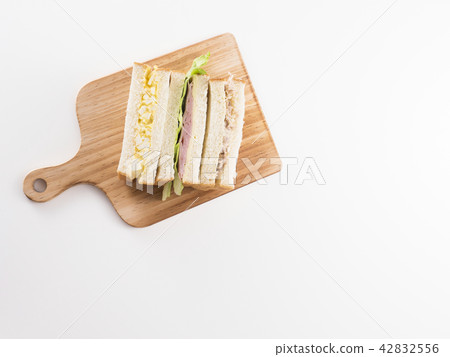 Cut sandwich 42832556