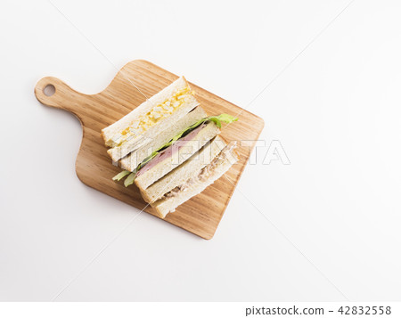Cut sandwich 42832558