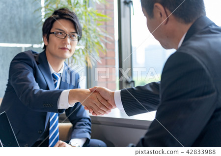 商人,握手,談判,諮詢 商人,握手,談判,諮詢 42833988