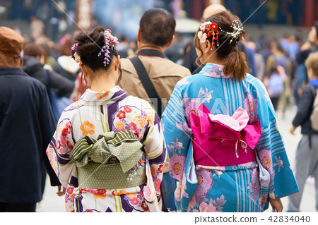 Young girl wearing Japanese kimono standing Young girl wearing Japanese kimono standing 42834040