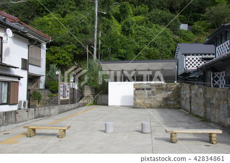 Perry Road Public Toilet 42834861