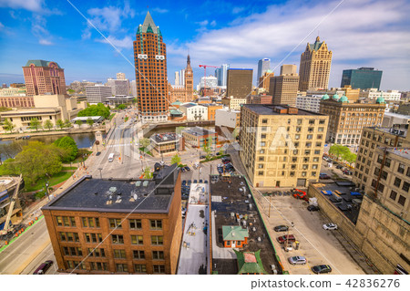 Milwaukee, WIsconsin Skyline 42836276