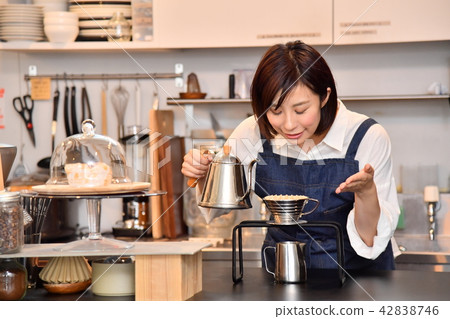 Female clerk who sniffs cafe drip coffee scent 42838746