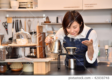 Female clerk who sniffs cafe drip coffee scent 42838748