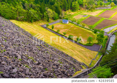 黑川大壩佔地98m的堆石壩! (兵庫縣朝來市生野町黑川町)*作品的評論欄中有射擊位置。 黑川大壩佔地98m的堆石壩! (兵庫縣朝來市生野町黑川町)*作品的評論欄中有射擊位置。 42839585