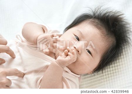 Baby nap family 42839946