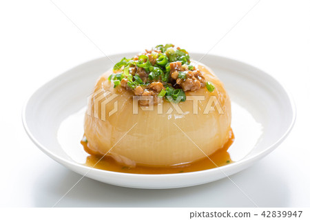 Eat whole onion of new onions 42839947