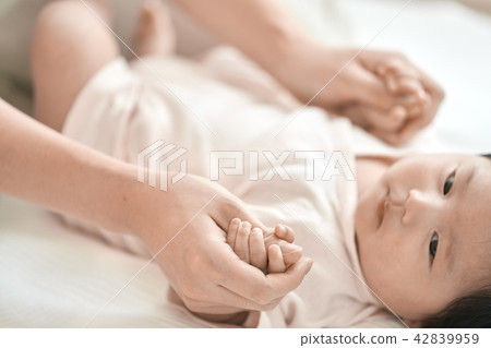 Baby nap family Baby nap family 42839959