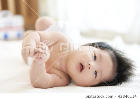 Baby nap family 42840114