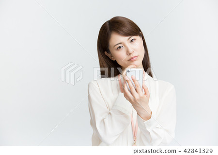 Business woman (smartphone) 42841329