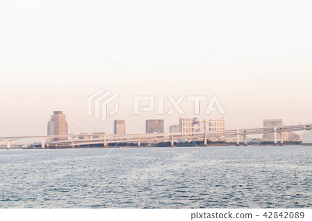 rainbow bridge at sumida river viewpoint in tokyo rainbow bridge at sumida river viewpoint in tokyo 42842089