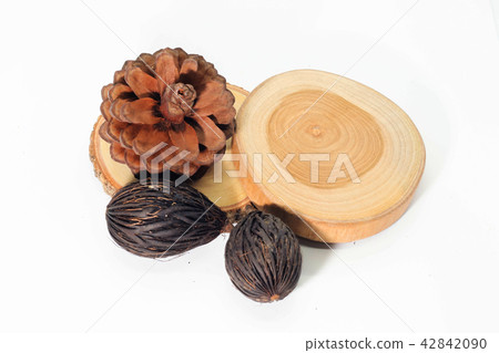 round teak wood , Pine cone and dry seed round teak wood , Pine cone and dry seed 42842090