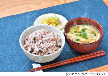 Millet rice (black rice · germinated brown rice, quinoa, black soybean, sesame, crack etc.) Crude meal, healthy diet, diet meal, Japanese image. 42843171