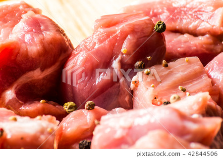 raw meat cut into pieces, pork prepared  42844506