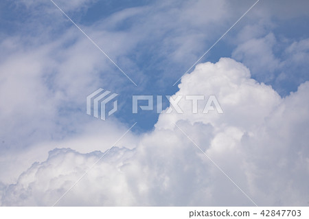 積雨雲 42847703