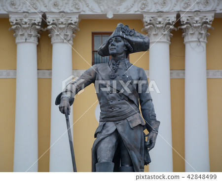 Art statue at Pavlovsk Palace in Russia Art statue at Pavlovsk Palace in Russia 42848499