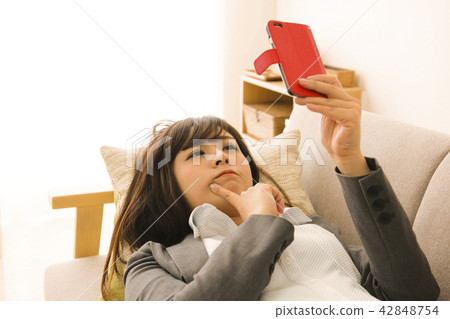 Sumaho Business Woman Relaxation Living Sofa Lifestyle Sumaho Business Woman Relaxation Living Sofa Lifestyle 42848754