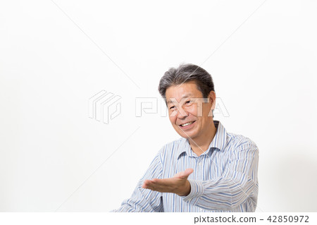Various instructions Emotional expression senior male father Various instructions Emotional expression senior male father 42850972