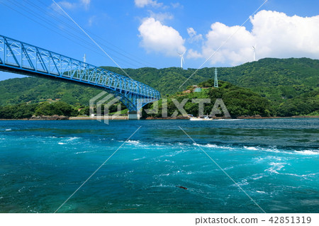 Ship and Kuroonosato Bridge Ship and Kuroonosato Bridge 42851319
