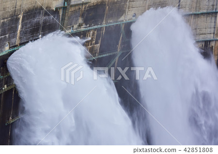 Drainage of Kurobe Dam in Toyama Prefecture Drainage of Kurobe Dam in Toyama Prefecture 42851808