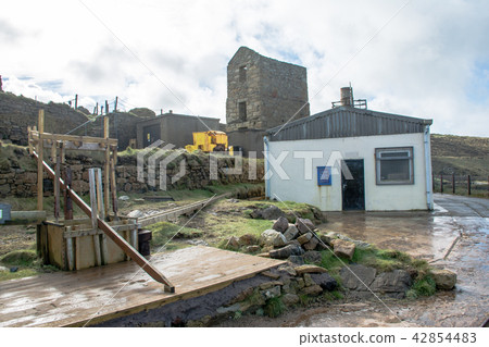 Building of the stone of the mining site which became ruins of cornwall at the western end of England 42854483