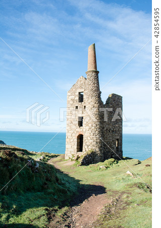 Building of the stone of the mining site which became the ruins along the sea of Cornwall at the western end of England Building of the stone of the mining site which became the ruins along the sea of Cornwall at the western end of England 42854595