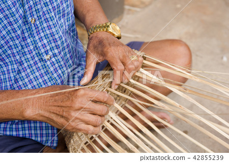 Old man hands manually weaving bamboo. 42855239
