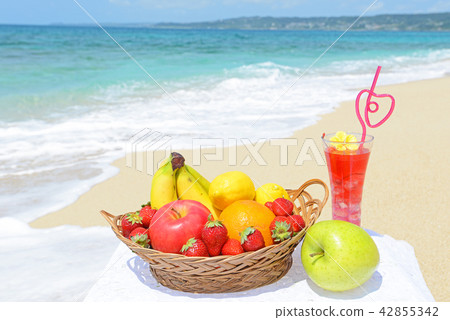 美麗的海灘和熱帶國家的水果 美麗的海灘和熱帶國家的水果 42855342
