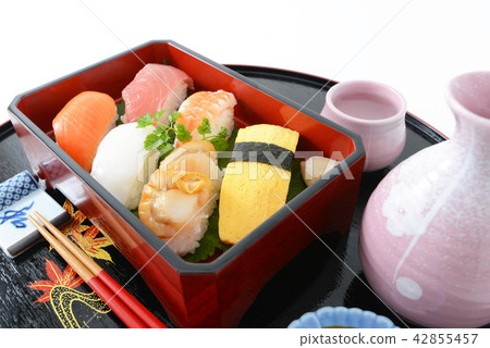 Delicious sushi and liquor 42855457