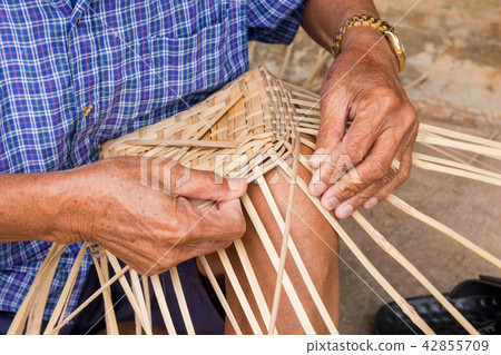 Old man hands manually weaving bamboo. 42855709