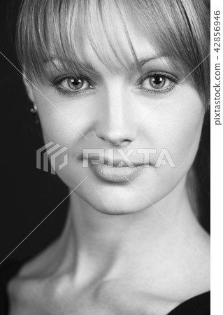 Smiling beauty Smiling beauty 42856946