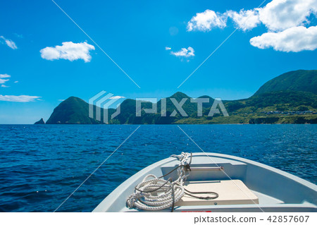Shot of the Japan Sea in the summer of Tango town in Kyoto Prefecture Tango city Shot of the Japan Sea in the summer of Tango town in Kyoto Prefecture Tango city 42857607