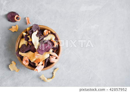 Vegetable dehydrated chips 42857952