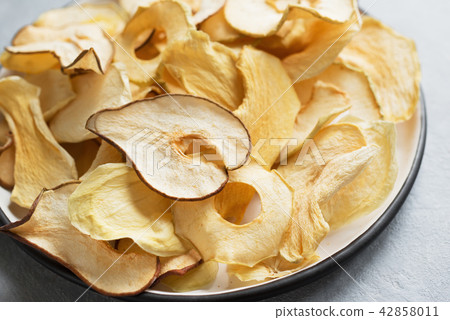 Various fruit chips 42858011